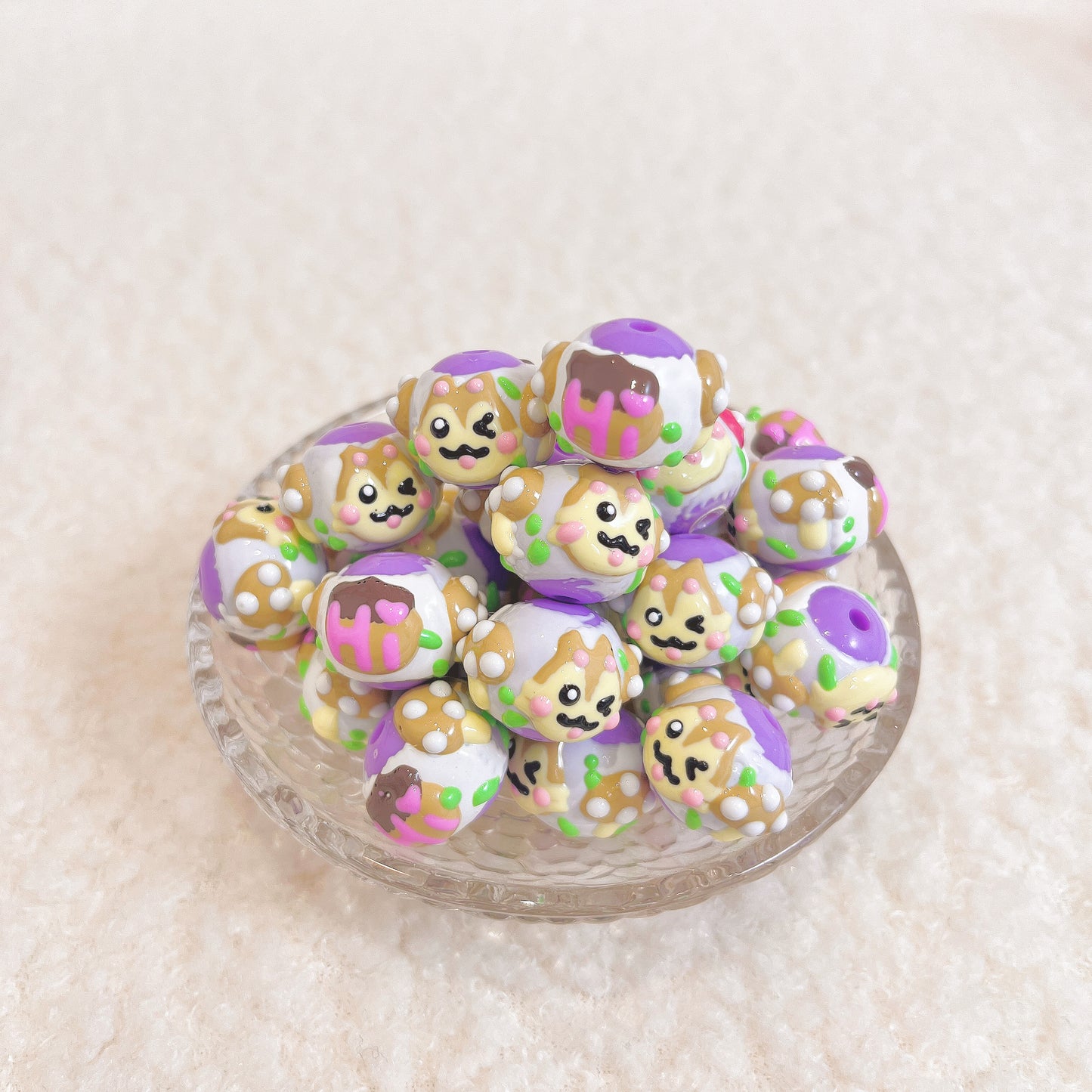 DIY ハンドメイド パーツ ビーズ(通し穴付)全20色 丸小 ビーズ手芸 パーツ 材料 素材 デコレーション ハンドメイドパーツ プラ プラスチック クリア 通し穴 アクセサリー