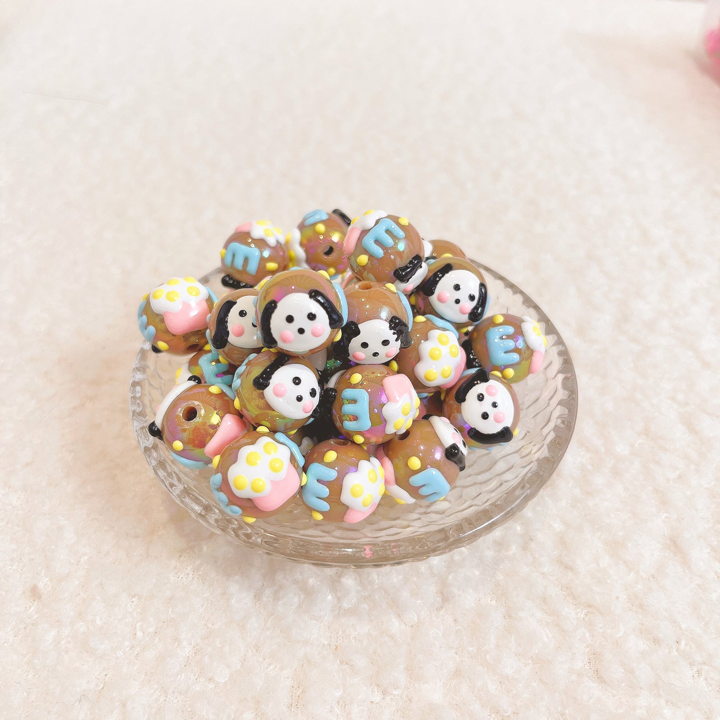 DIY ハンドメイド パーツ ビーズ(通し穴付)全20色 丸小 ビーズ手芸 パーツ 材料 素材 デコレーション ハンドメイドパーツ プラ プラスチック クリア 通し穴 アクセサリー