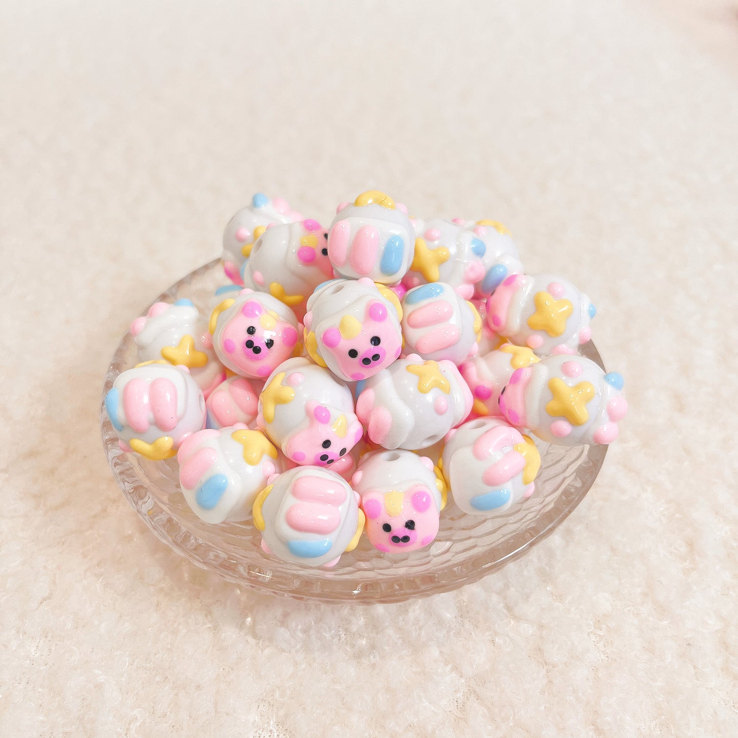 DIY ハンドメイド パーツ ビーズ(通し穴付)全20色 丸小 ビーズ手芸 パーツ 材料 素材 デコレーション ハンドメイドパーツ プラ プラスチック クリア 通し穴 アクセサリー