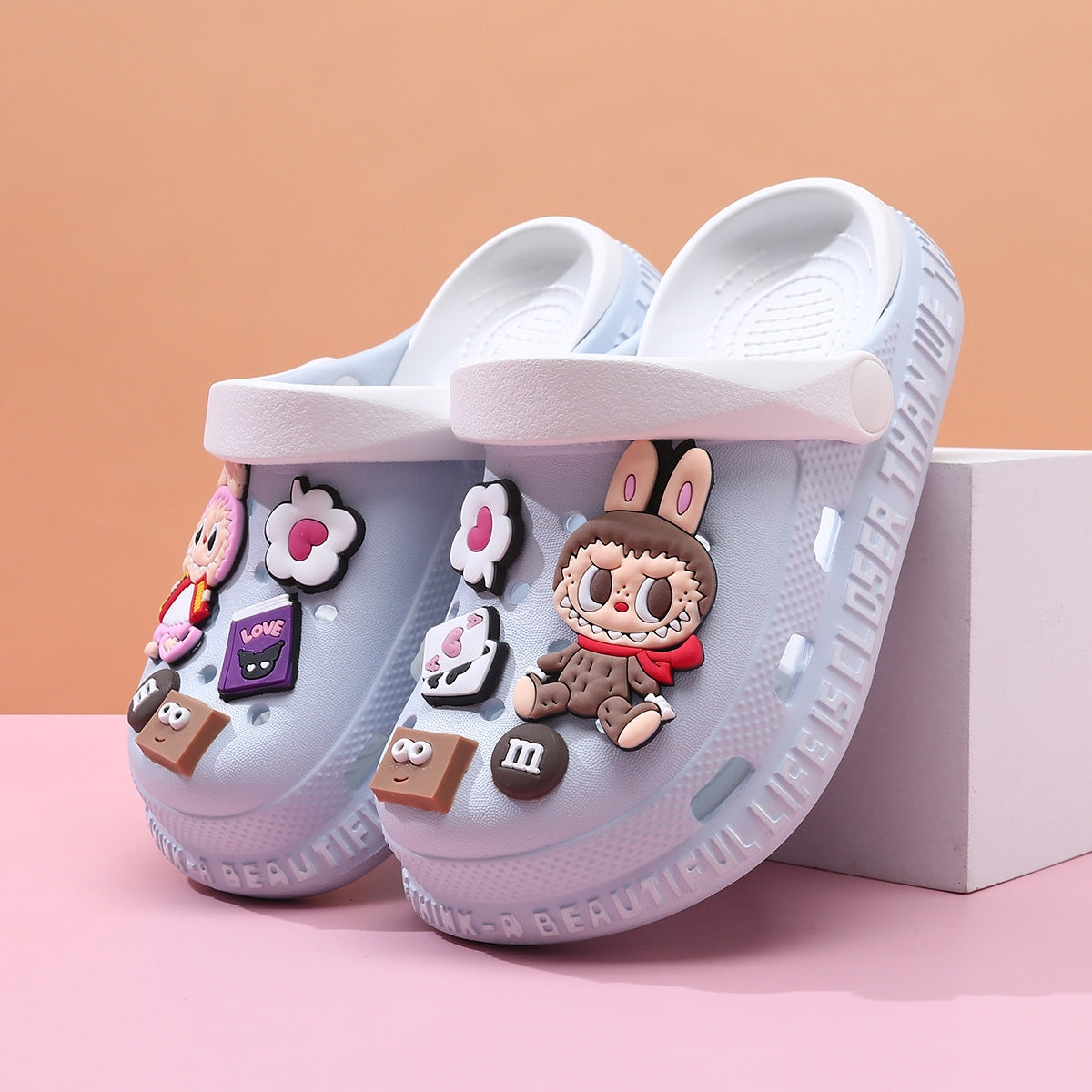 LX-008 ラブブ　かわいい　クロックス　夏のネットレッド