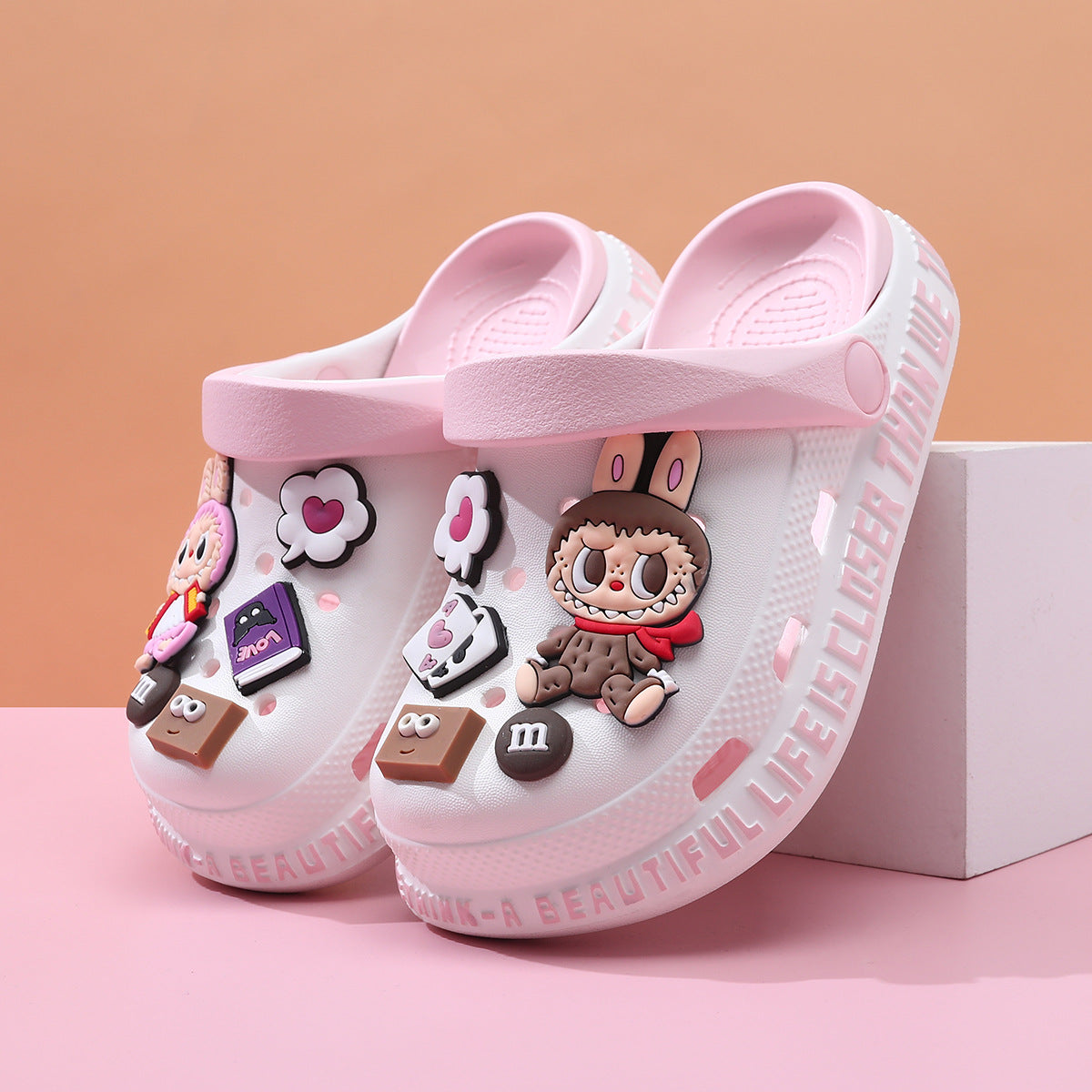 LX-008 ラブブ　かわいい　クロックス　夏のネットレッド