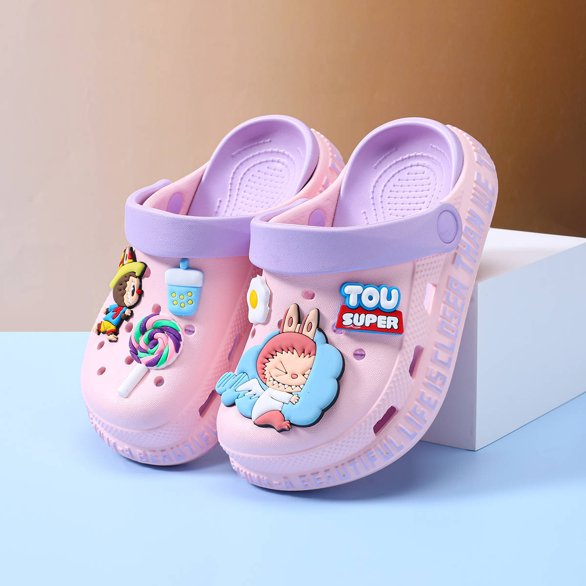 LX-008 ラブブ　かわいい　クロックス　夏のネットレッド